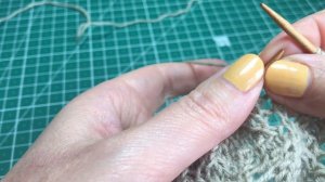 Ажурный узор спицами ЛИСТЬЯ В РОМБАХ / Простой узор для летних топов и кофточек /МК для начинающих