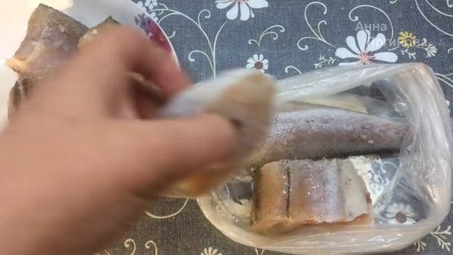 Как почистить рыбу//Жареный минтай//