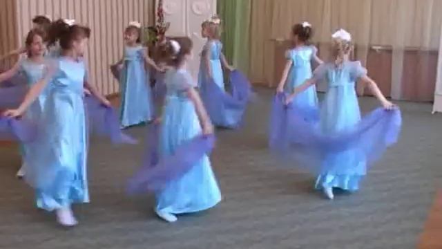 ТАНЕЦ С ШАРФАМИ из серии "Бал в детском саду" смотреть онлайн