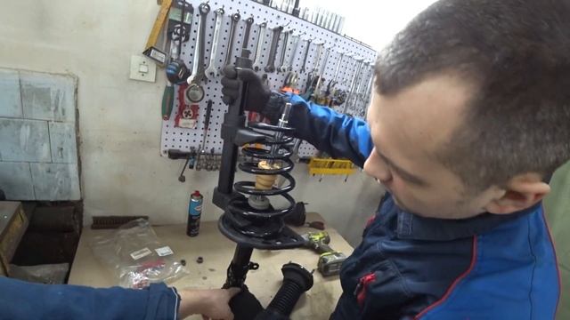 Сборка задних амортизаторов на - Toyota Camry 50 2.5 2AR-FE АТ.