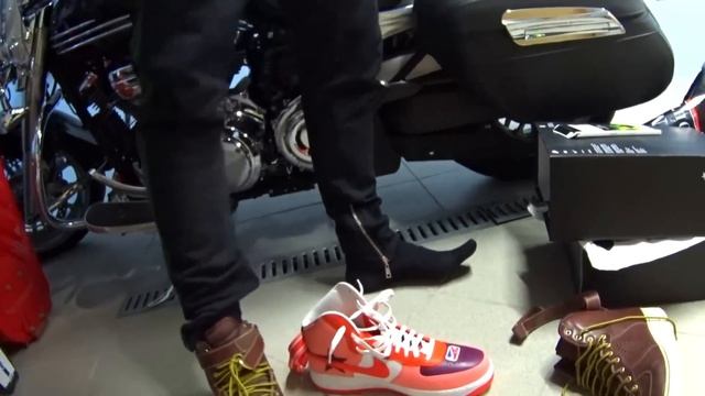 ПОЧЕМУ Я НЕ СМОГ КУПИТЬ ЭТИ ХАЙПОВЫЕ КРОССОВКИ смотреть онлайн