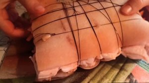 Беру САМОЕ ТОНКОЕ. дешёвое САЛО и вот что получается. МЯСНЫЕ слоеные рулеты вкусные и недорогое