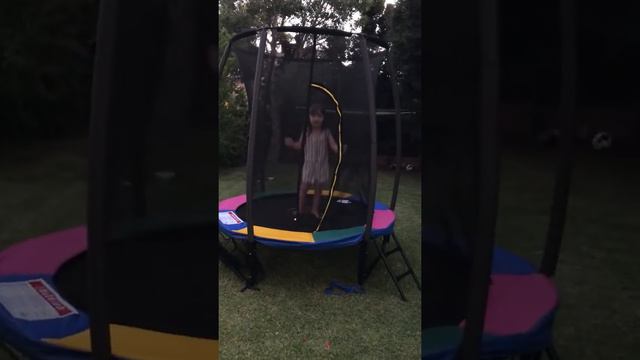 Little Princess plays trampoline 👱♀️🧗🤸🎗🎪🎡