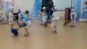 "Танец снеговиков",  средняя группа МБДОУ "Мечта"