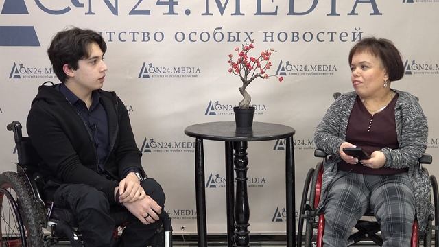 Азиз - актер озвучки анимационных фильмов, сценарист, спортсмен и телемаркетолог.
