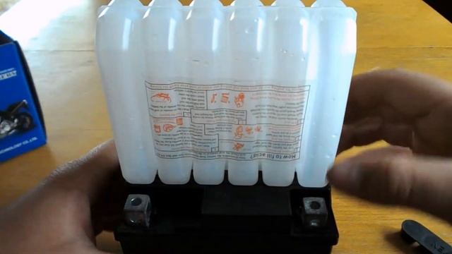 СУХОЗАРЯЖЕНЫЙ АККУМУЛЯТОР.Правильная заправка електролитом смотреть онлайн