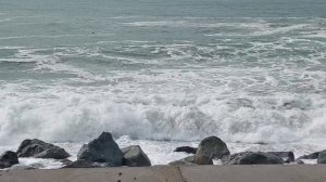 Сочи сегодня 21.11.23. Огромные волны на Черном море, которые приводят в восторг и взрослых, и дете