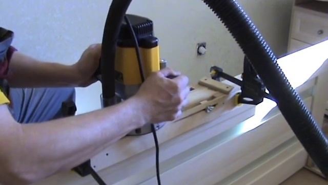 Врезка замка фрезером DW625E смотреть онлайн