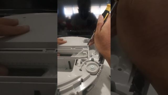 Mi Robot Vacuum - Disassembly смотреть онлайн
