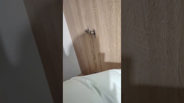 Распашной шкаф для одежды и вещей