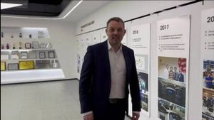 Фабрика по производству сервисных роботов для бизнеса