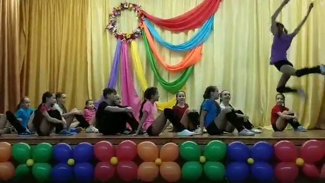 Выступление"Первоцвета"4 класс на "Вечере встреч выпускников" 8 школа. смотреть онлайн