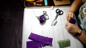 Астра из гофрированной бумаги с конфетой