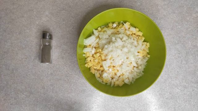 Самса из слоеного теста с курицей и картофелем