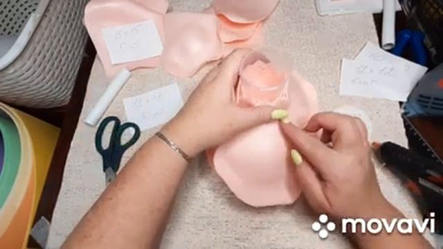 роза из изолона на мед.контейнере