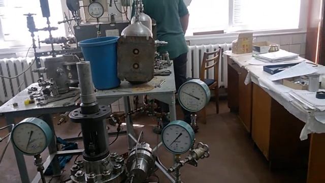 Работа устройства от превышения давления в полости задвижки (0,4МПа). смотреть онлайн