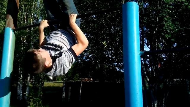 Правильные подтягивания, подъём с переворотом и выход силы на турнике. смотреть онлайн