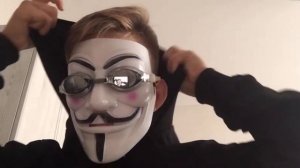 Как одеть очки чтобы не спадали?