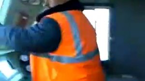 НЕАДЕКВАТНЫЙ МАШИНИСТ ЭЛЕКТРОВОЗА СЛЕТЕЛ С КАТУШЕК  СМЕХ РЖАКА  ( часть 2 )