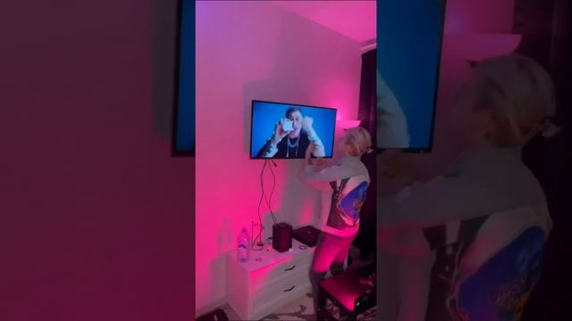 XOLIDAYBOY- Mama Mia ?