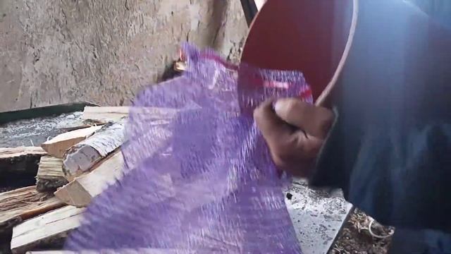 Упаковка дров в сетку смотреть онлайн