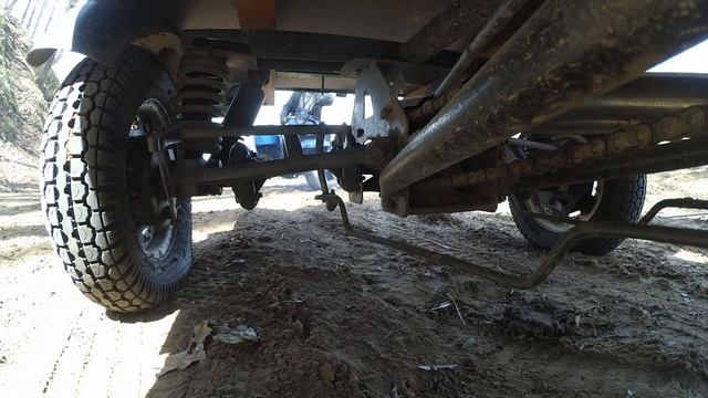 Какой мотор лучше? | Муравей С ДВИГАТЕЛЕМ ОТ МОТОБЛОКА против стандартного мотороллера смотреть онлайн