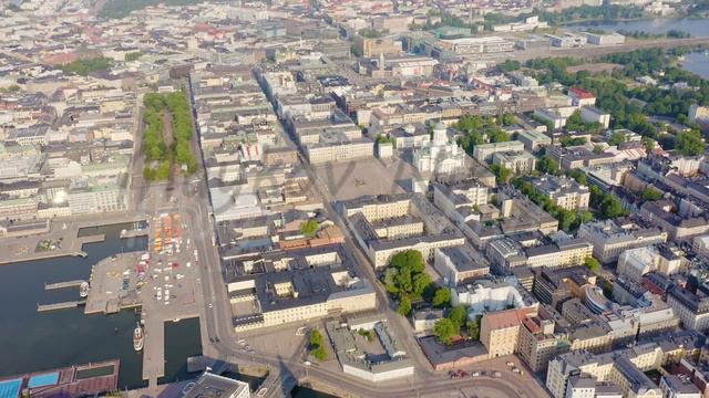 Dolly zoom. Helsinki, Finland. City center aerial view. Helsinki Cathedral. Senate square. Market S смотреть онлайн