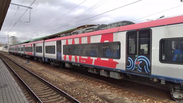 "Ласточка" ЭС2Г-134 в окрасе МЦД смотреть онлайн