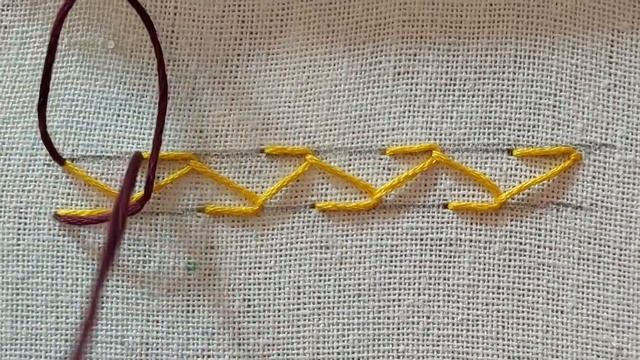 Handembroidery : Crossed feather stitch