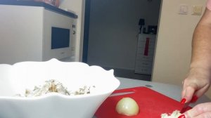 Рыбный салат из копчёной скумбрии
