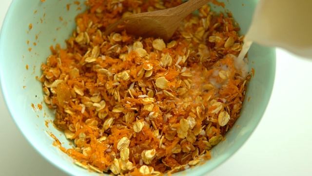 ЛЕНИВАЯ ОВСЯНКА со вкусом МОРКОВНОГО ТОРТА/ ОСЕННИЙ РЕЦЕПТ смотреть онлайн