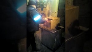 Станок для окорки ивового прута из старой стиральной машины.
