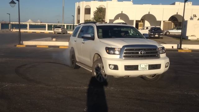 Toyota Sequoia Drifting in libya / 2014 смотреть онлайн
