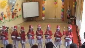 Мажоретки- барабанщицы. Детский сад № 456. Выход на  выпускном празднике.