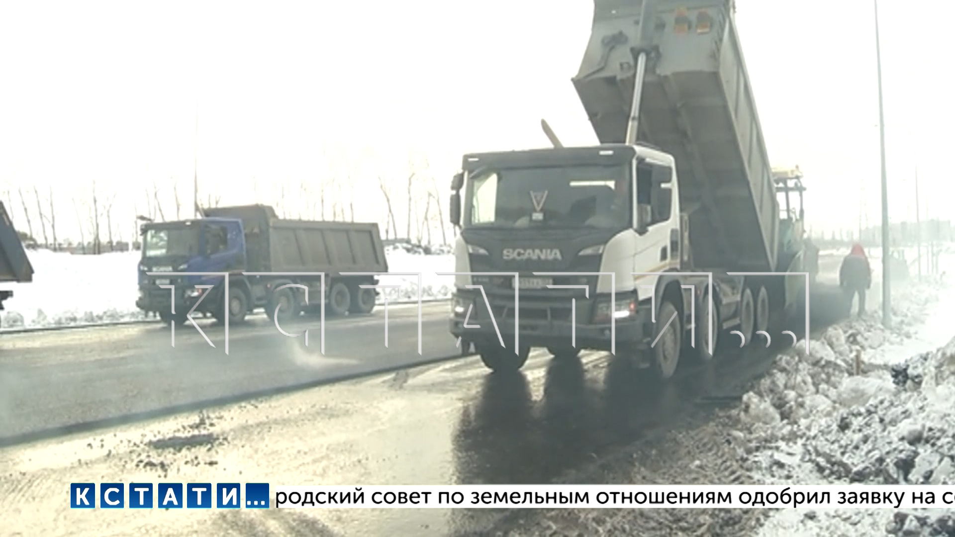 С приходом зимы дорожники продолжают укладывать асфальт