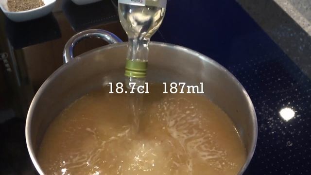 Easy Medieval Food: Kloten en Honær (chicken and bacon dumplings) смотреть онлайн