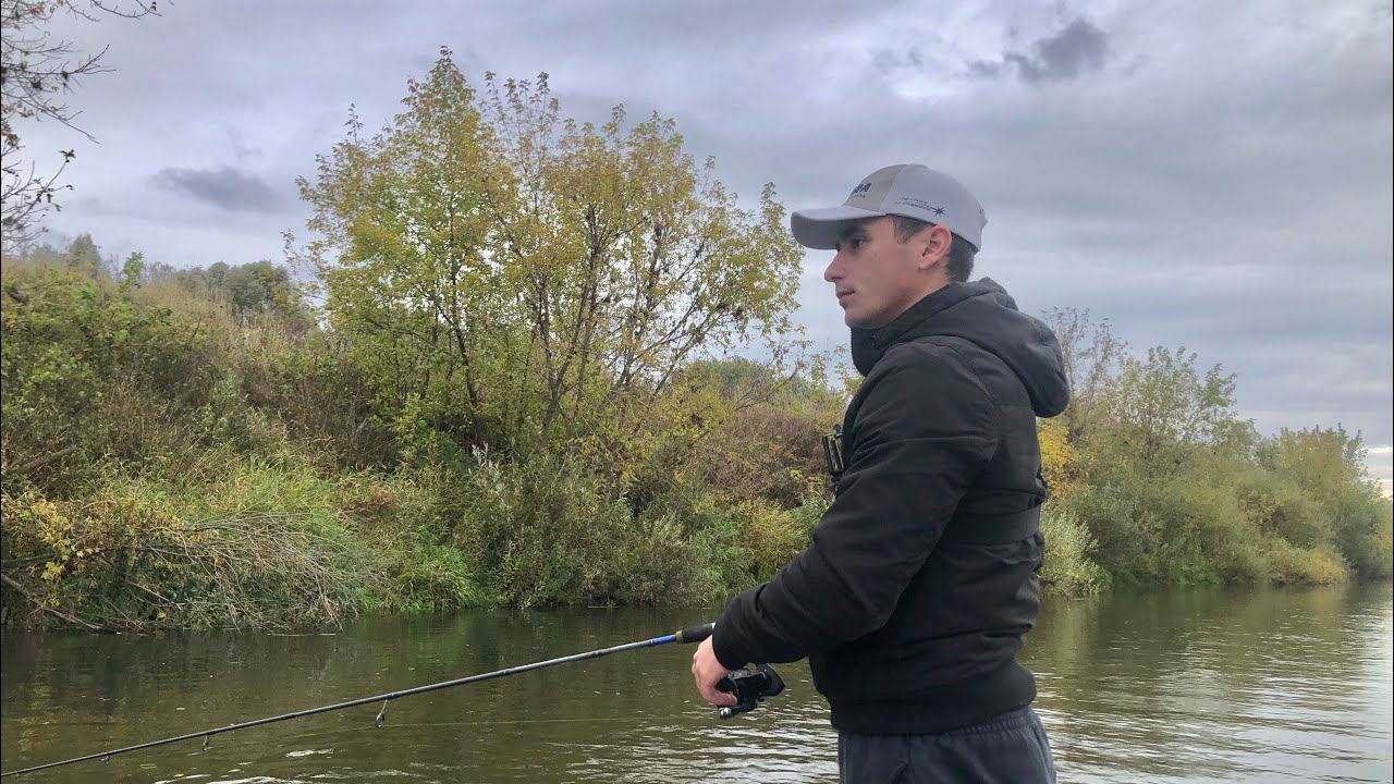 РЫБАЛКА НА СПИННИНГ / РЫБА КЛЮЁТ/ Сплав по ВЫСОКОЙ ВОДЕ смотреть онлайн