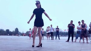 Цинцин шафл! (Китайская танцовщица танцует на площади) - Лучший город земли (кавер) - Стиляги Band