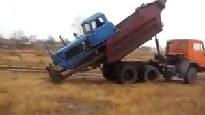Прикол взлет трактора на гусеницах
