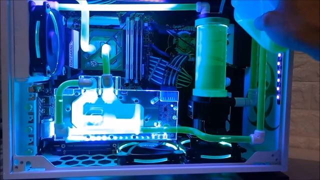 XSPC ECX Ultra Concentrate Coolant Green UV w/ XSPC EC6 ReColour UV Green Dye смотреть онлайн