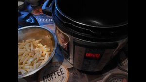 Картофель жареный с грибами в мультиварке
