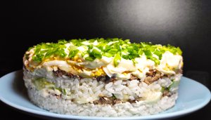 РЫБНЫЙ САЛАТ "СЕВЕРНЫЙ" | РЫБНЫЙ САЛАТ рецепт из КОНСЕРВЫ | СЛОЁНЫЙ САЛАТ С РЫБНЫМИ КОНСЕРВАМИ