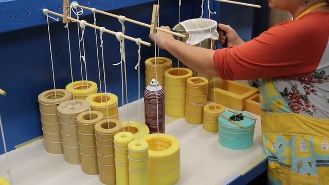 Как изготавливают свечи на промышленной пасеке Боба Бинни (США) смотреть онлайн