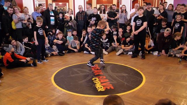 BREAK RAVE CYPHER 2019 - отбор beginners - Shadow vs Отшельник vs Колобок vs Parker смотреть онлайн