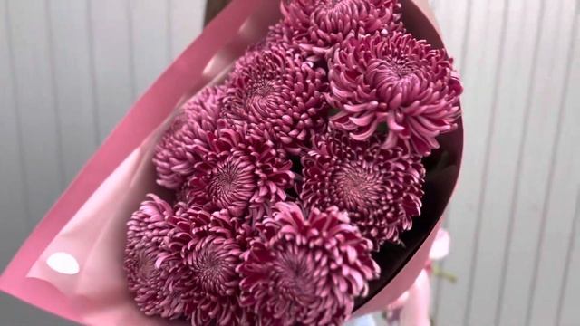 Букет из розовой одноголовой хризантемы «Бигуди» смотреть онлайн