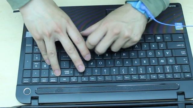 Как разобрать ноутбук toshiba снять жесткий диск с ноутбука оперативную память материнскую плату