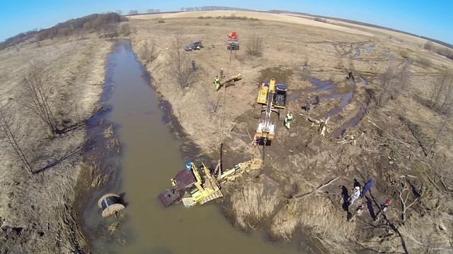 Вытаскивание из речки кабелеукладчика. смотреть онлайн