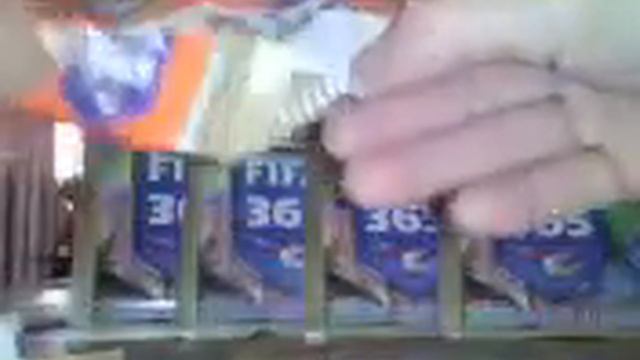 Распаковка наклеек футболистов. Часть 1 смотреть онлайн