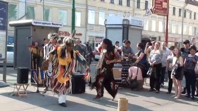 12 Индейцы в мае 2013 у метро Новокузнецкая