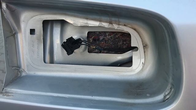 Wymiana lamp z tyłu na poliftowe w Renault Laguna II смотреть онлайн